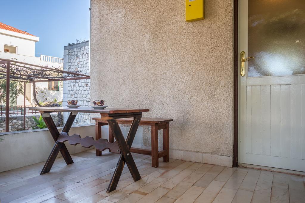 Apartment Srecko Vinišće Exterior foto